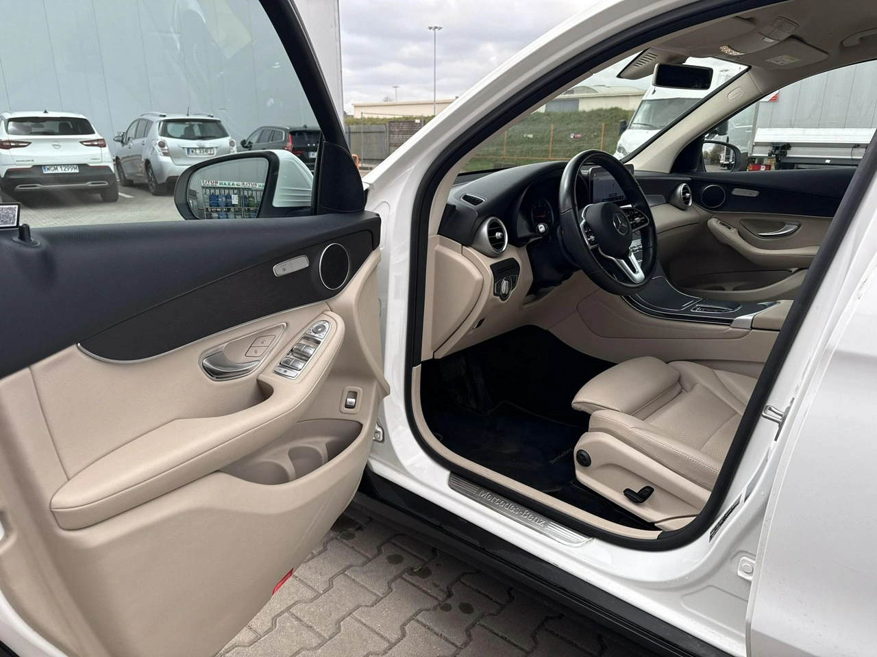 Mercedes GLC 220 - Zdjęcie 9