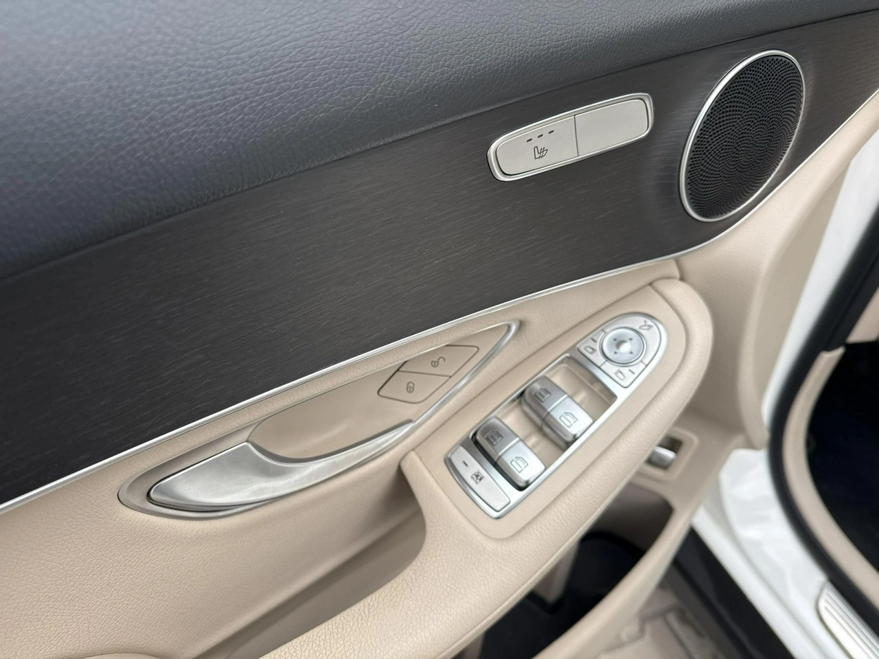 Mercedes GLC 220 - Zdjęcie 11