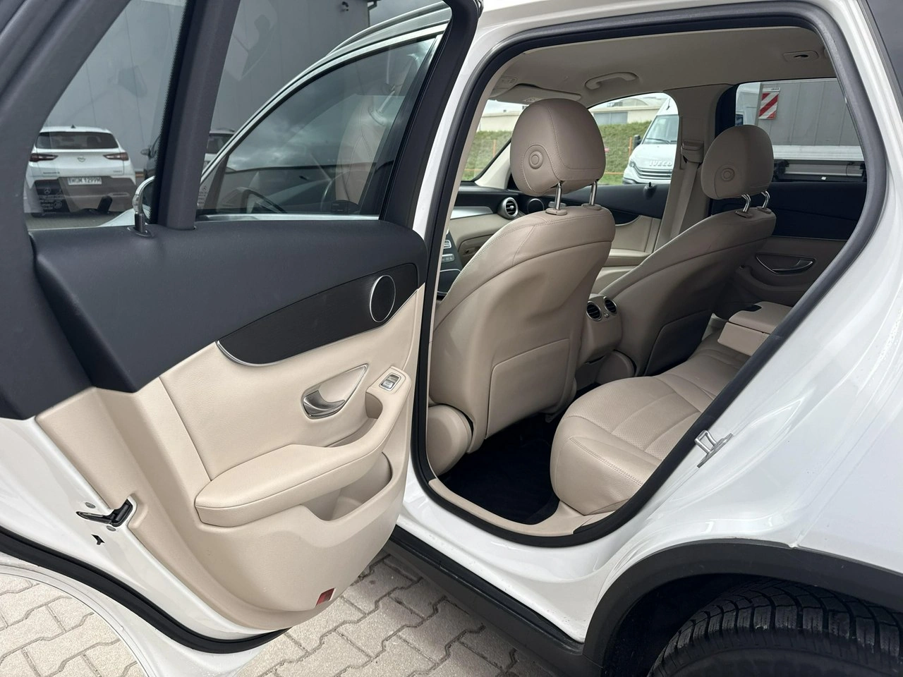 Mercedes GLC 220 - Zdjęcie 13