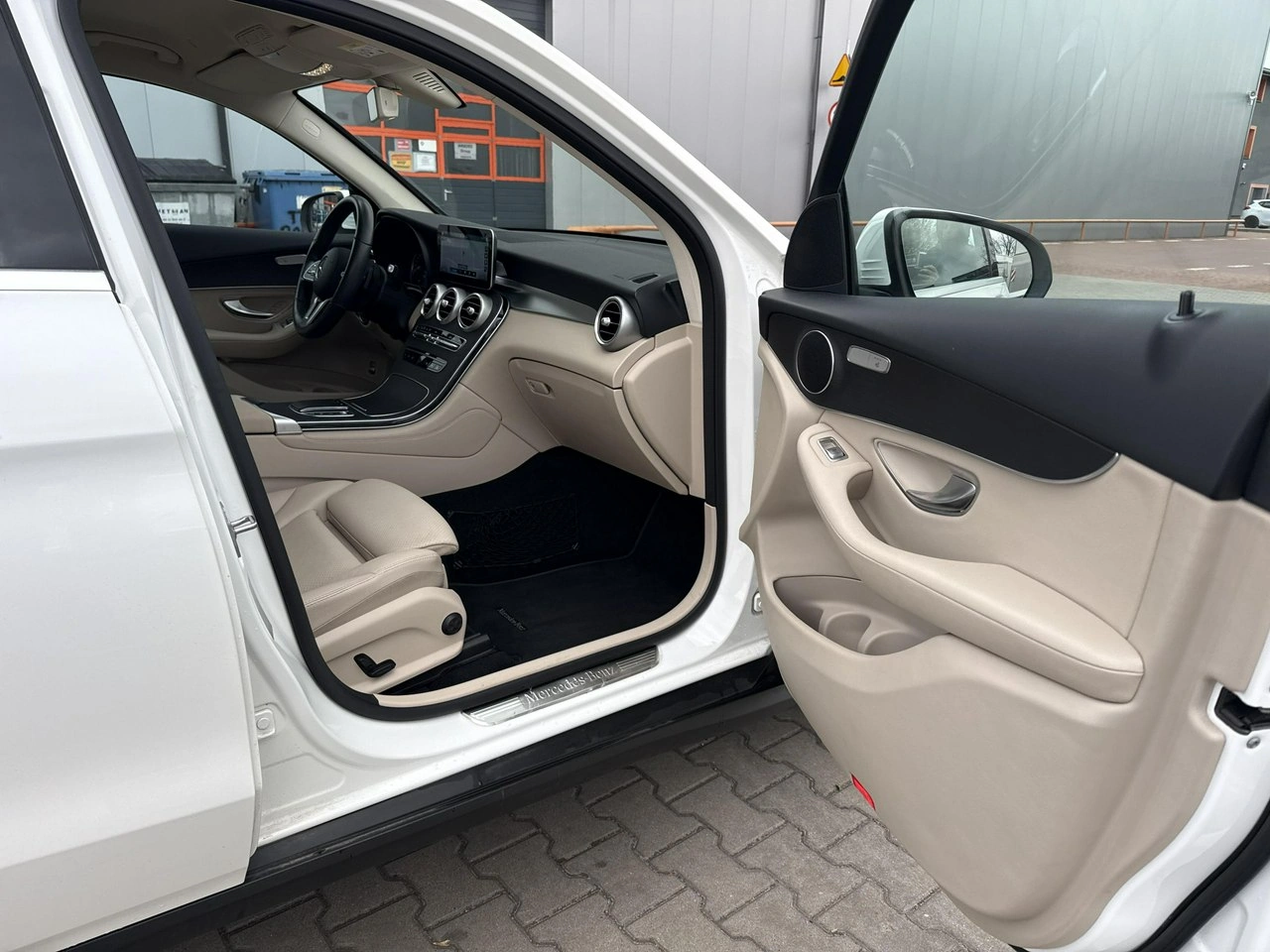 Mercedes GLC 220 - Zdjęcie 19