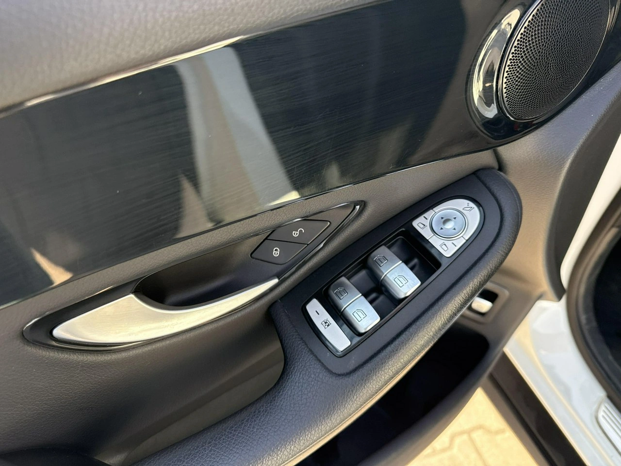 Mercedes GLC 200 - Zdjęcie 11