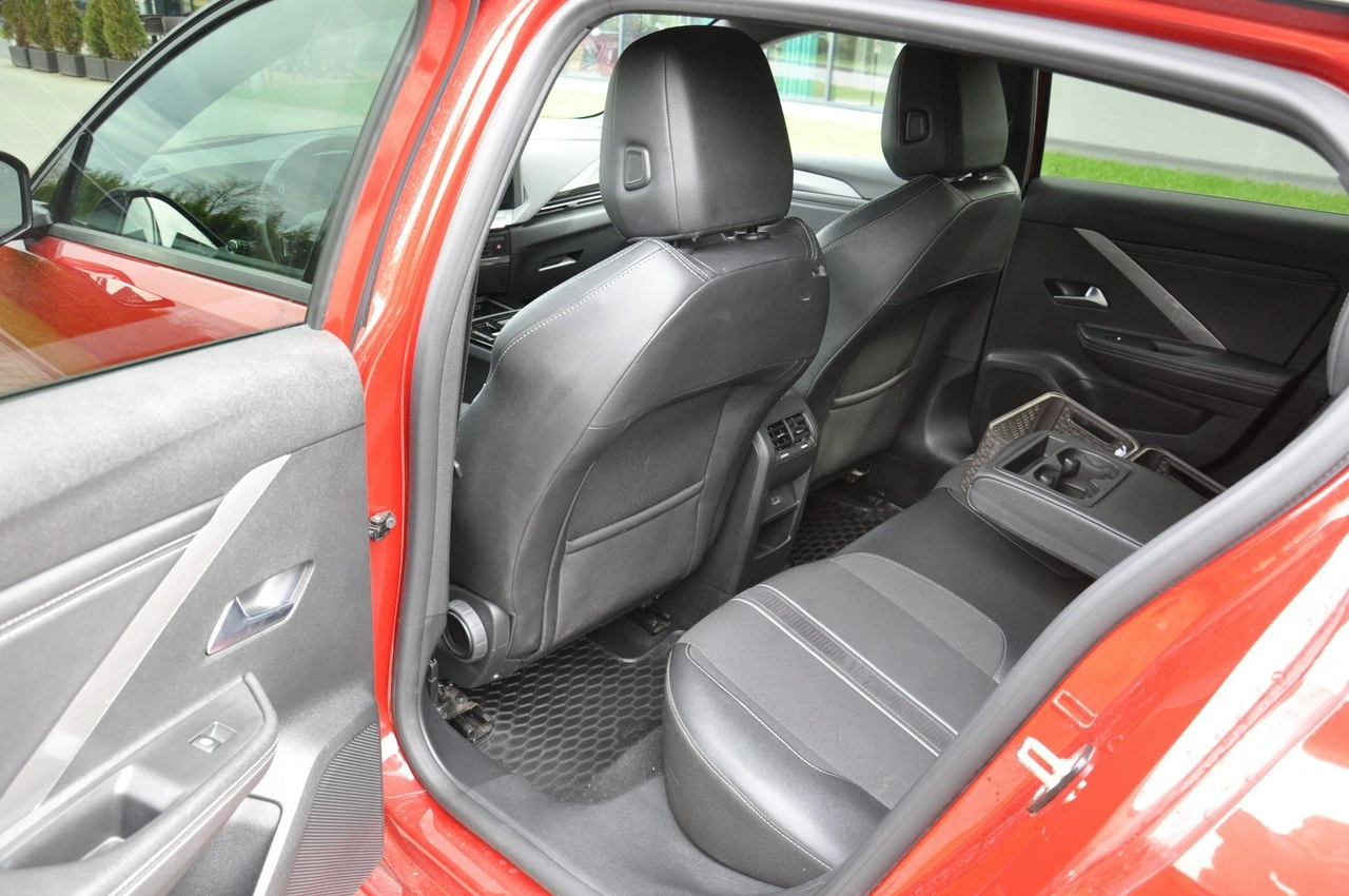 Opel Astra - Zdjęcie 14