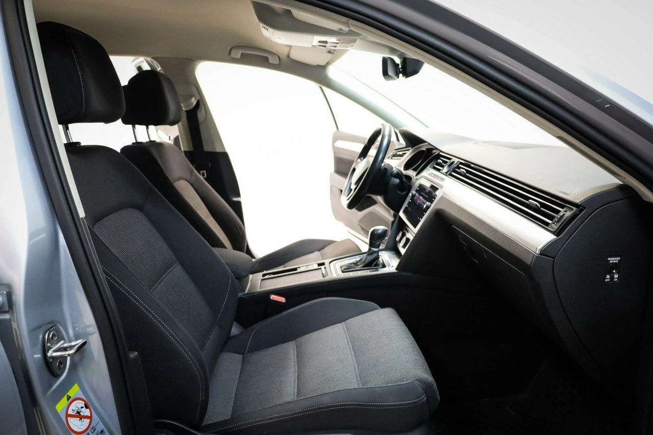 Volkswagen Passat - Zdjęcie 11