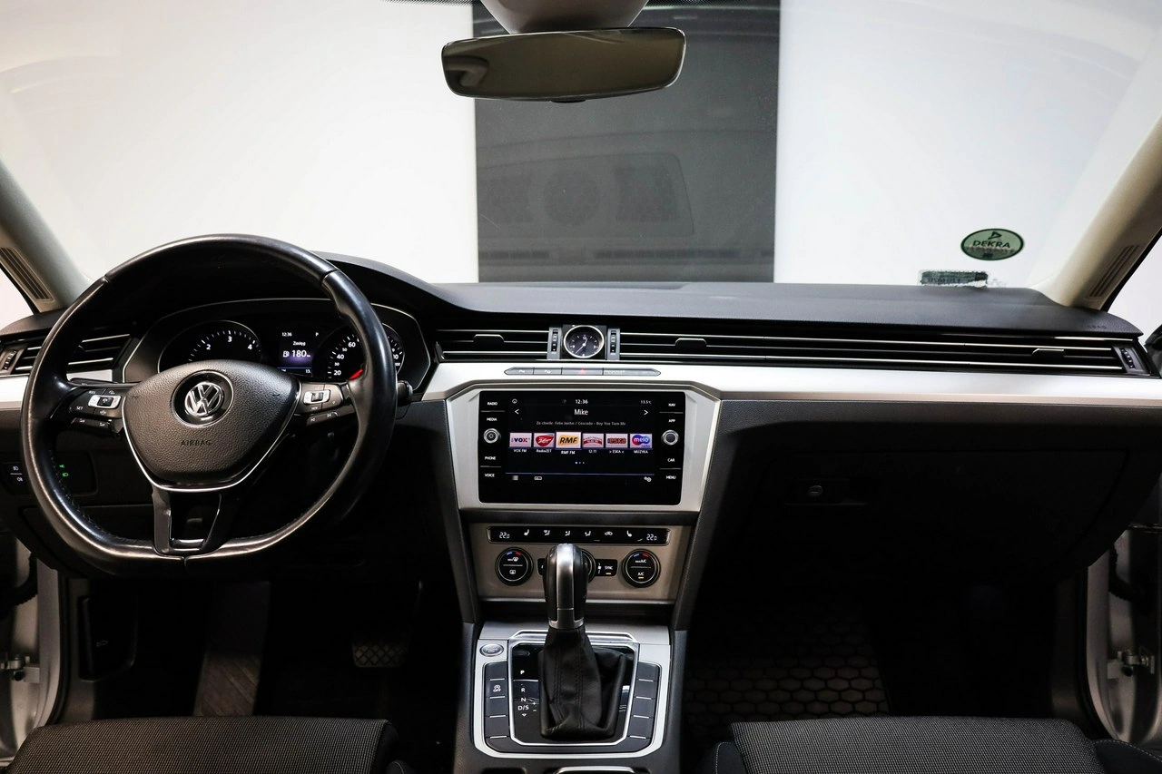 Volkswagen Passat - Zdjęcie 12