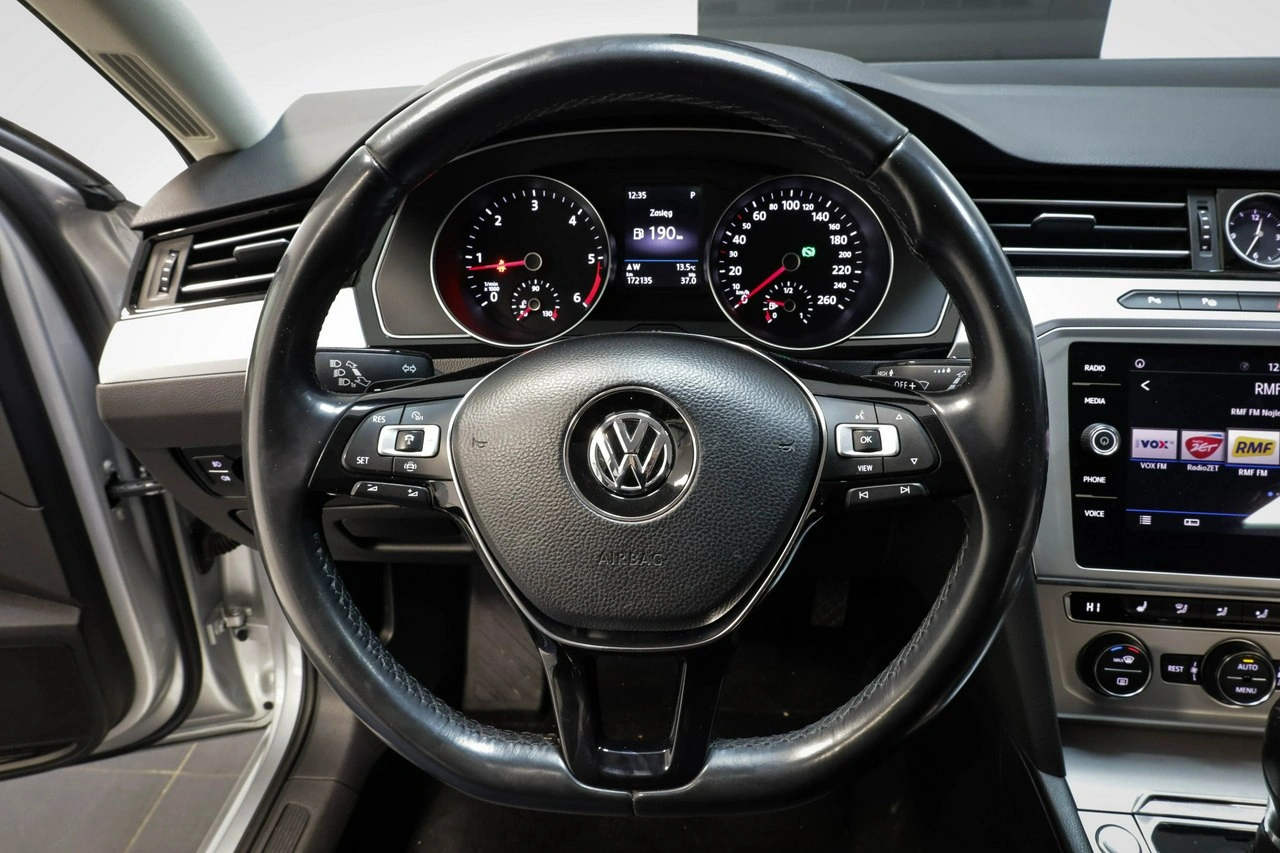 Volkswagen Passat - Zdjęcie 14
