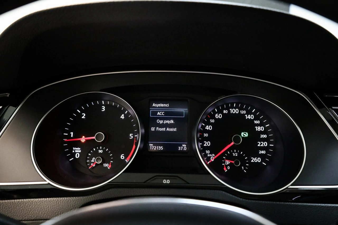 Volkswagen Passat - Zdjęcie 8