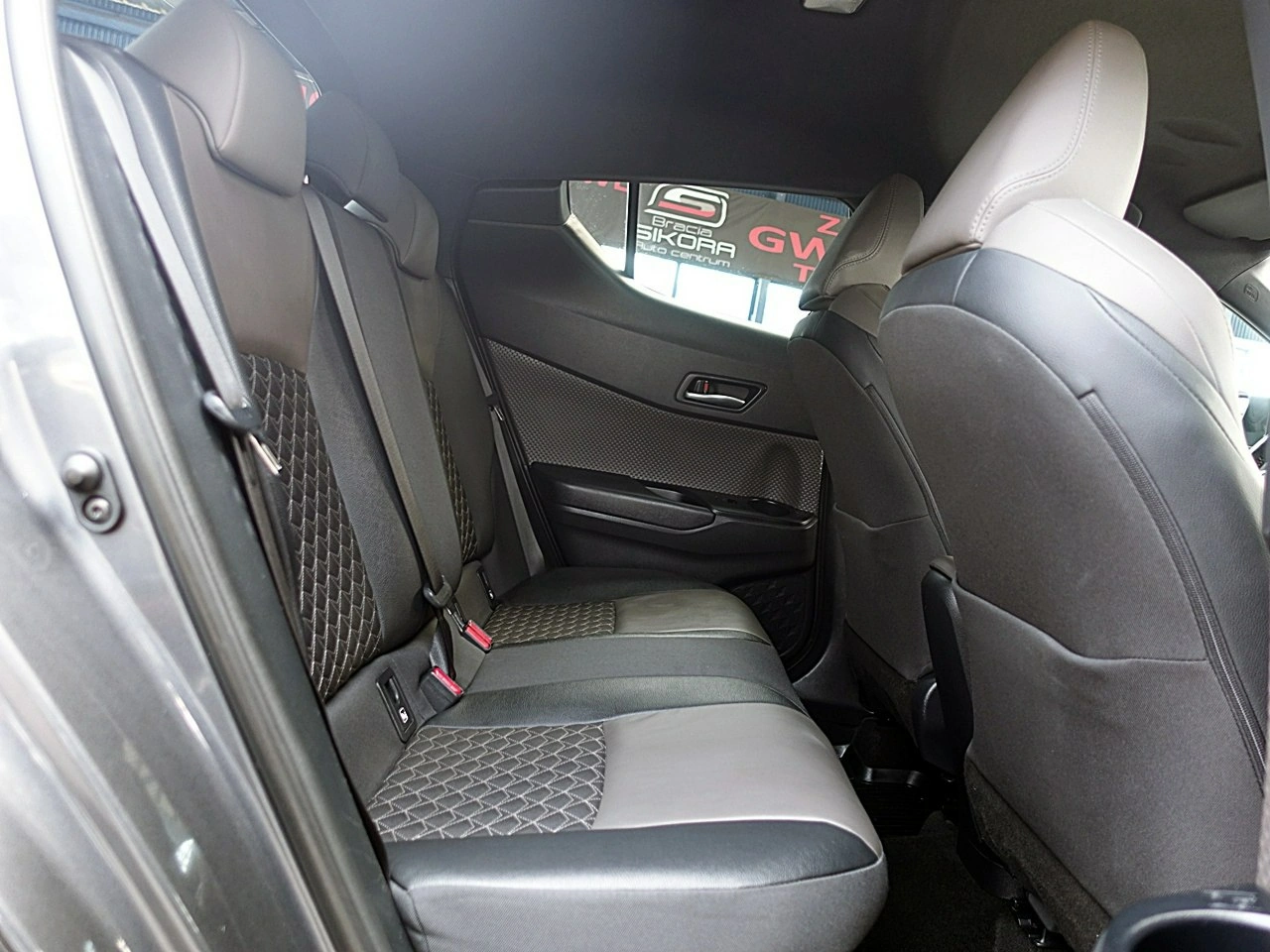 Toyota C-HR - Zdjęcie 11