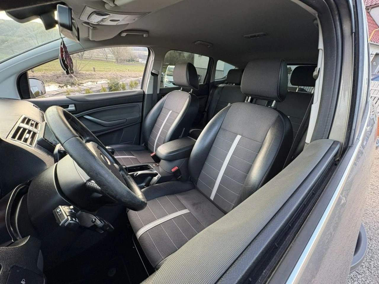 Ford Kuga - Zdjęcie 13