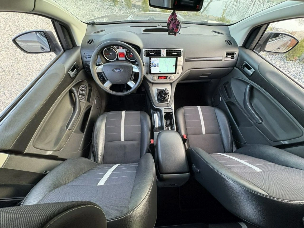 Ford Kuga - Zdjęcie 15