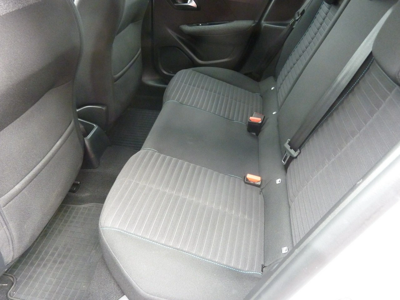 Peugeot 208 - Zdjęcie 11