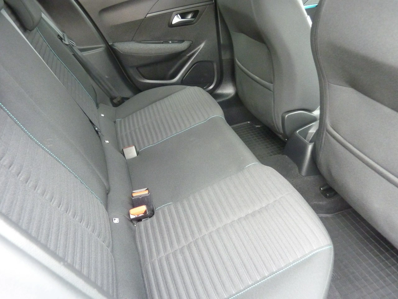 Peugeot 208 - Zdjęcie 12