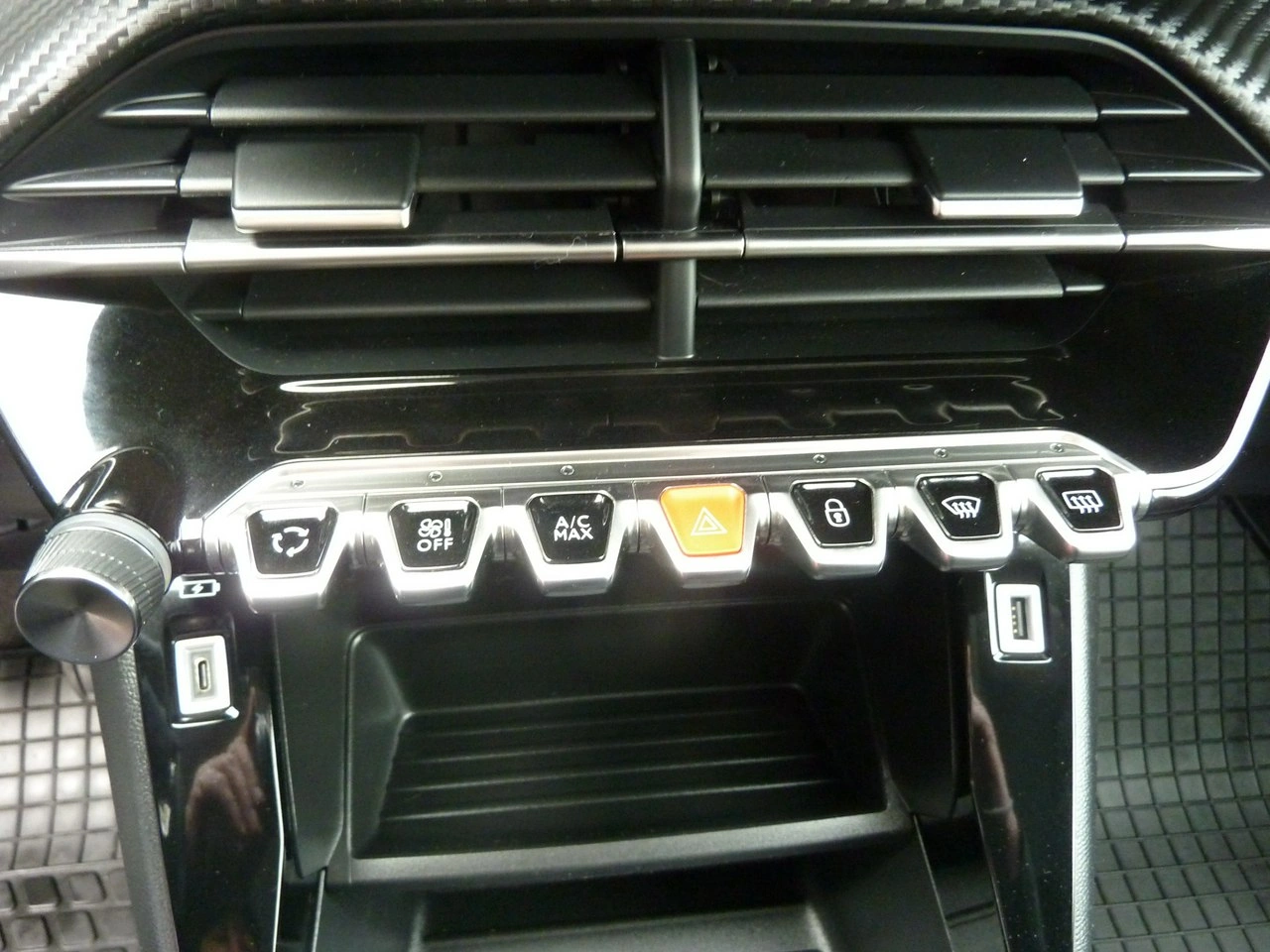 Peugeot 208 - Zdjęcie 21