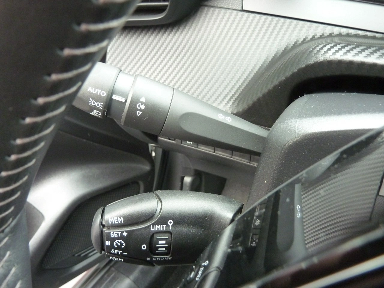 Peugeot 208 - Zdjęcie 32