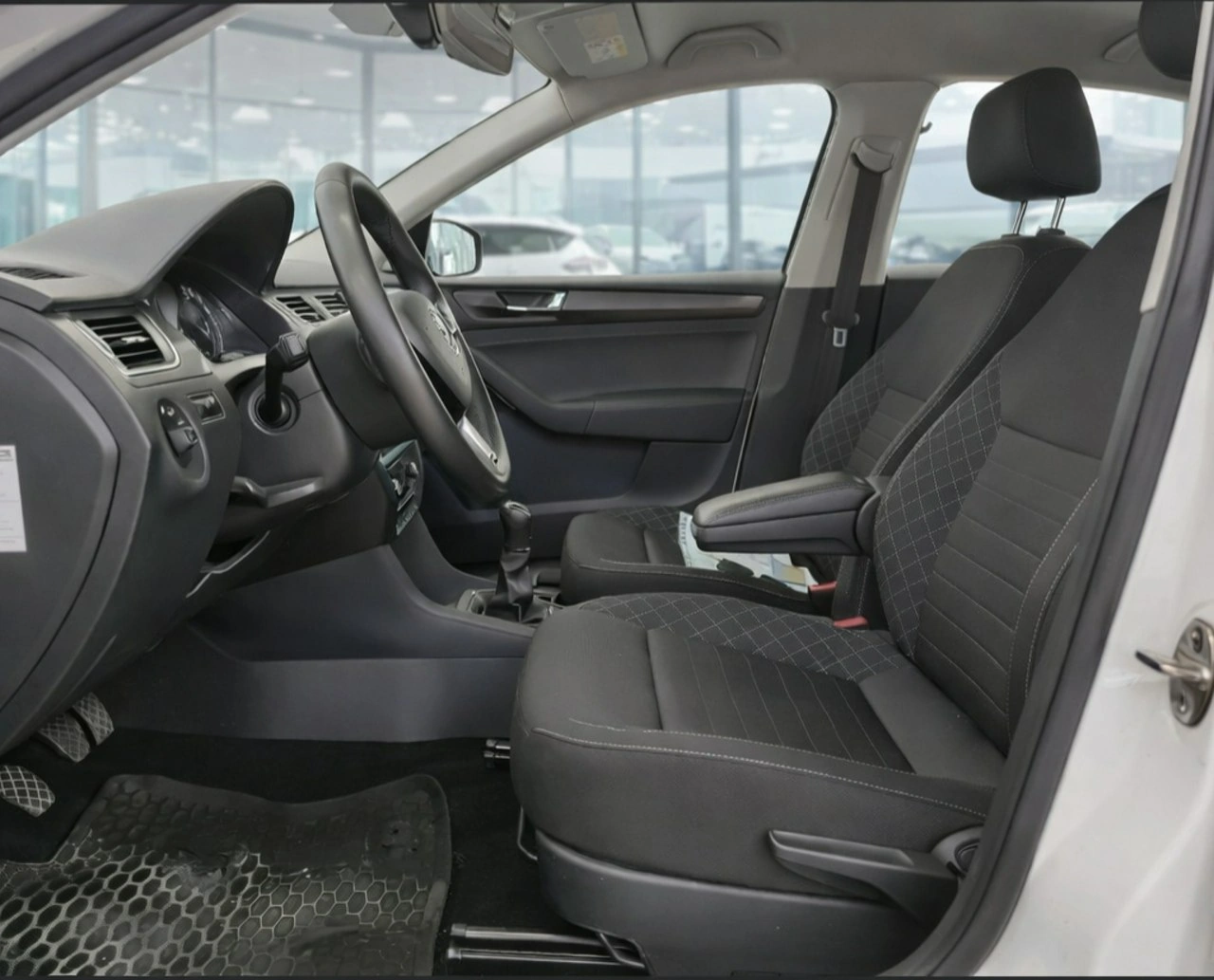 Skoda RAPID - Zdjęcie 4