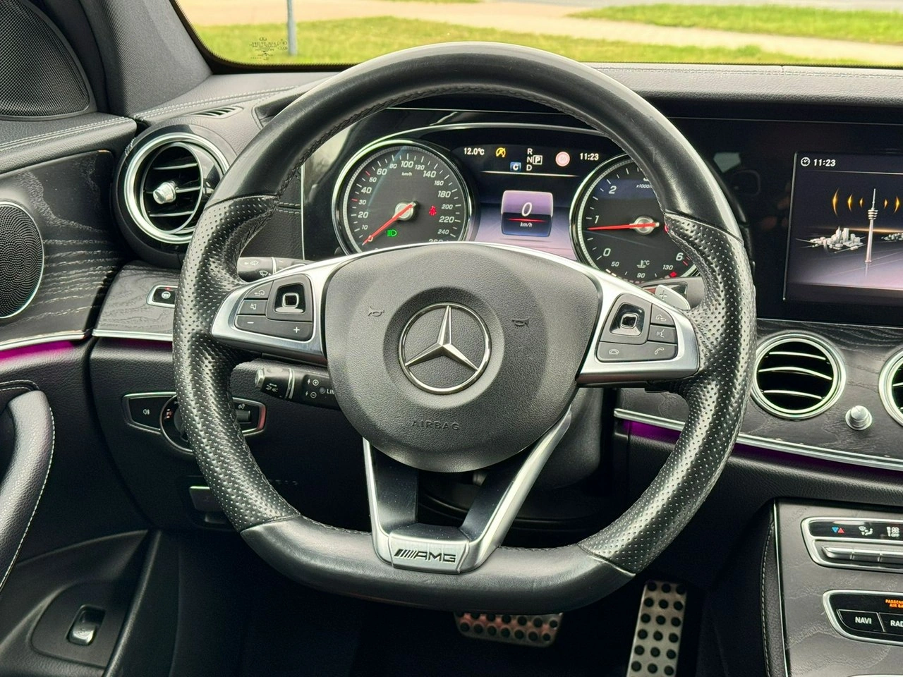 Mercedes E 200 - Zdjęcie 25