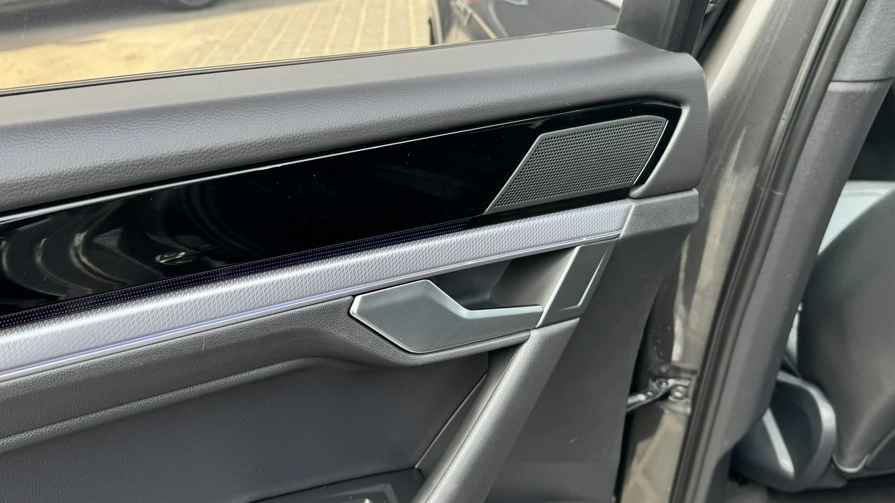 Volkswagen Touareg - Zdjęcie 16