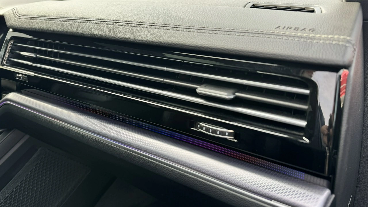 Volkswagen Touareg - Zdjęcie 17