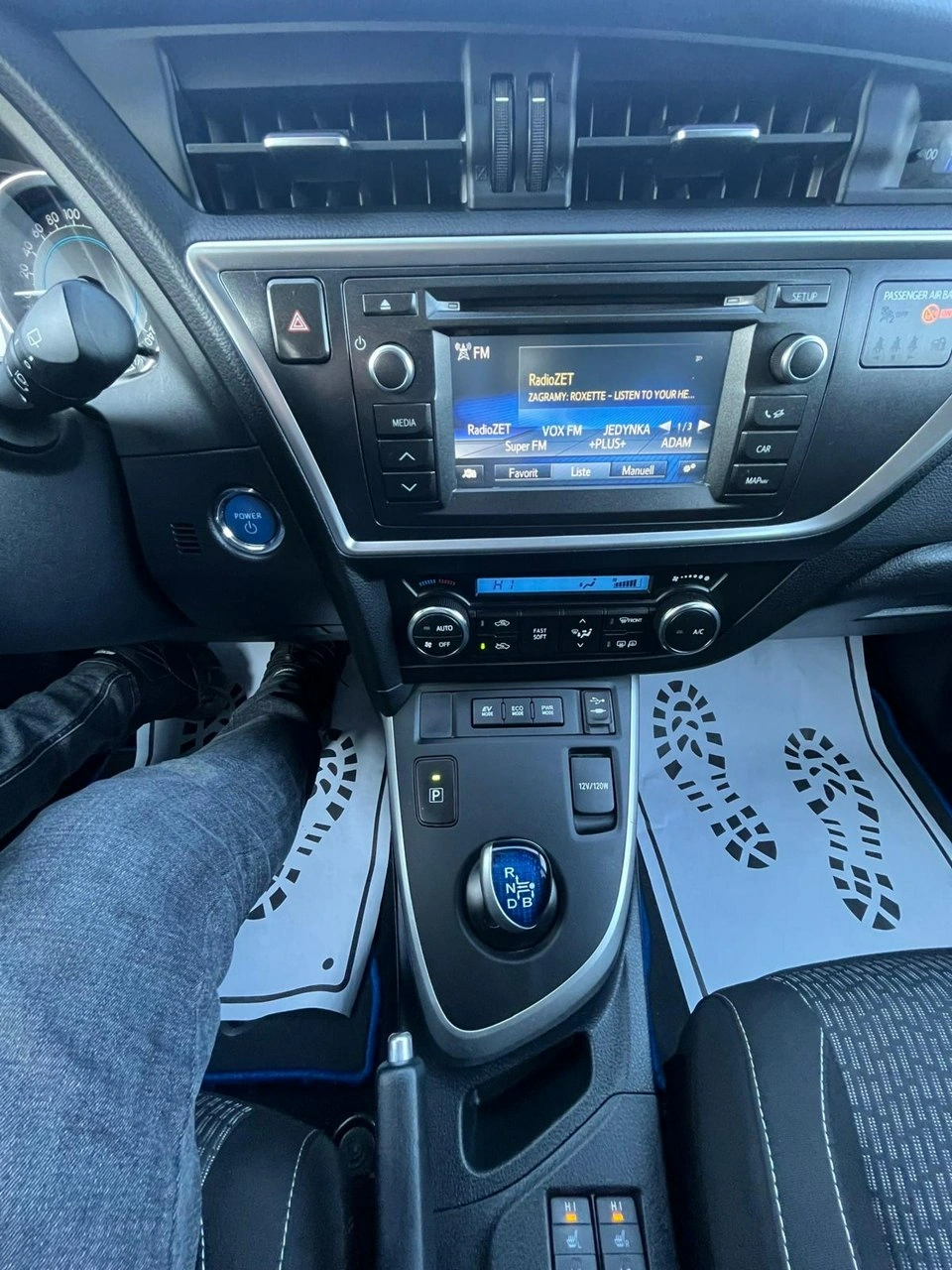 Toyota Auris - Zdjęcie 9