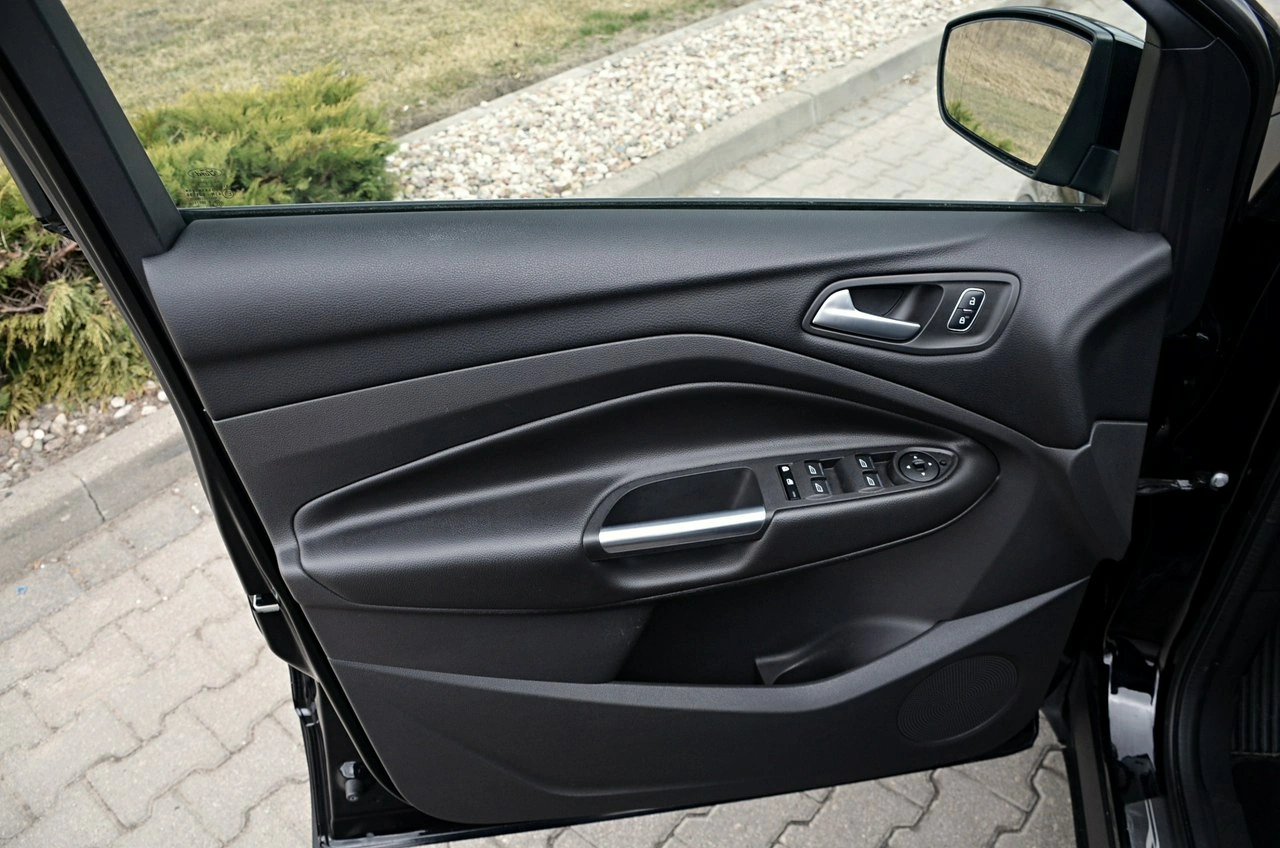 Ford Kuga - Zdjęcie 15