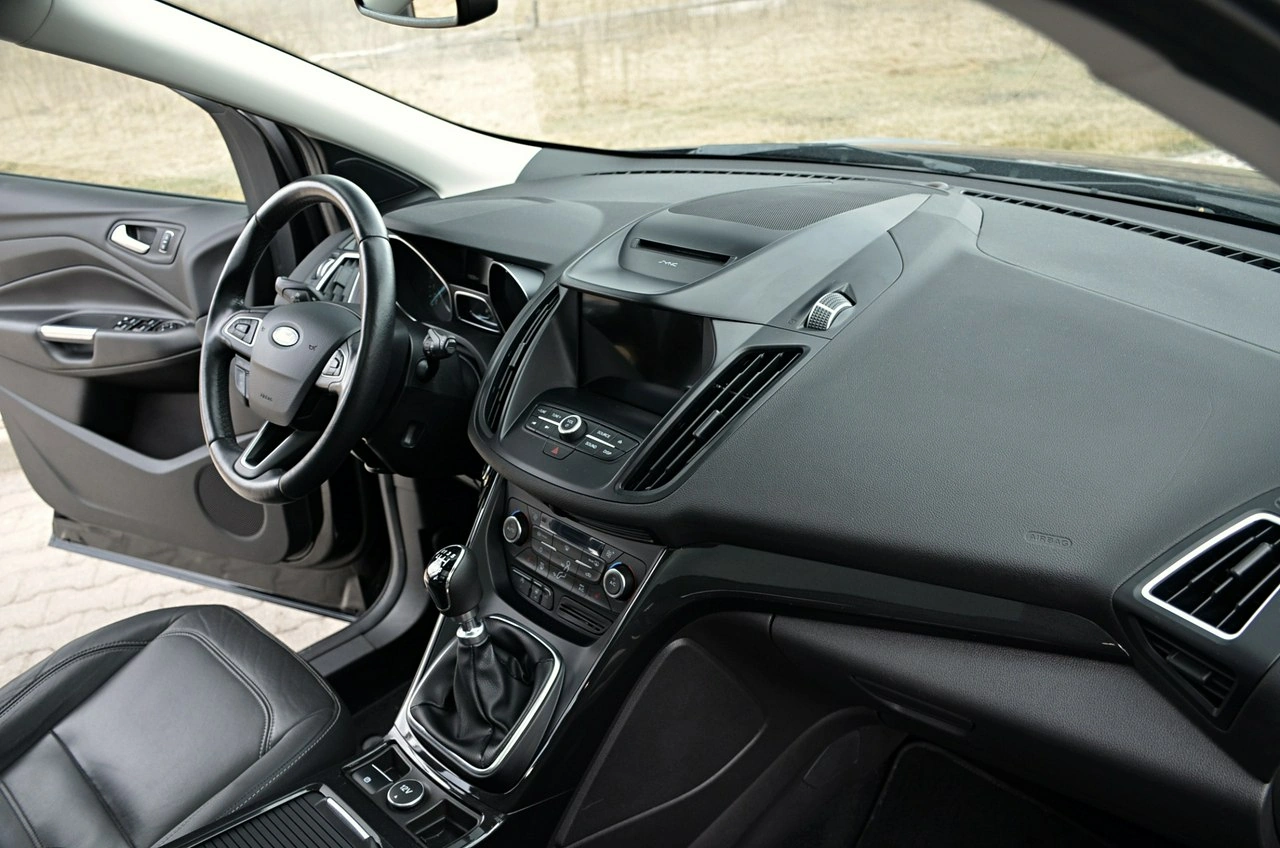 Ford Kuga - Zdjęcie 25