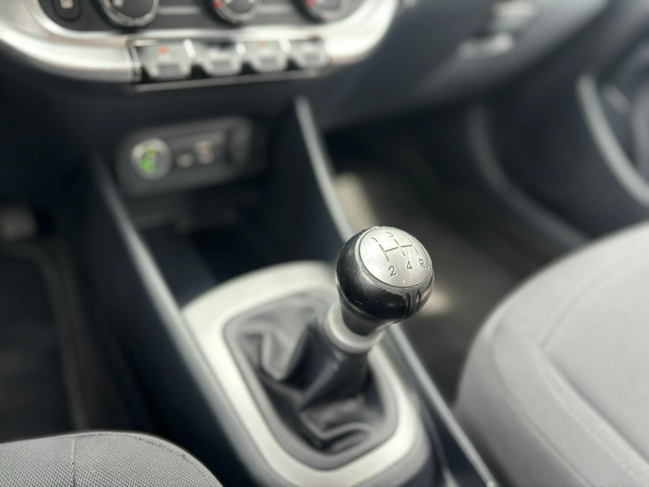 Kia Rio - Zdjęcie 10