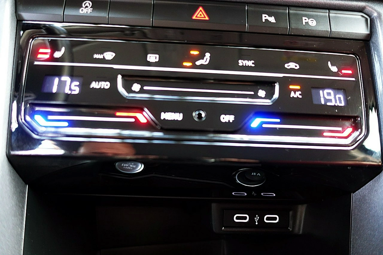 Volkswagen T-Roc - Zdjęcie 17