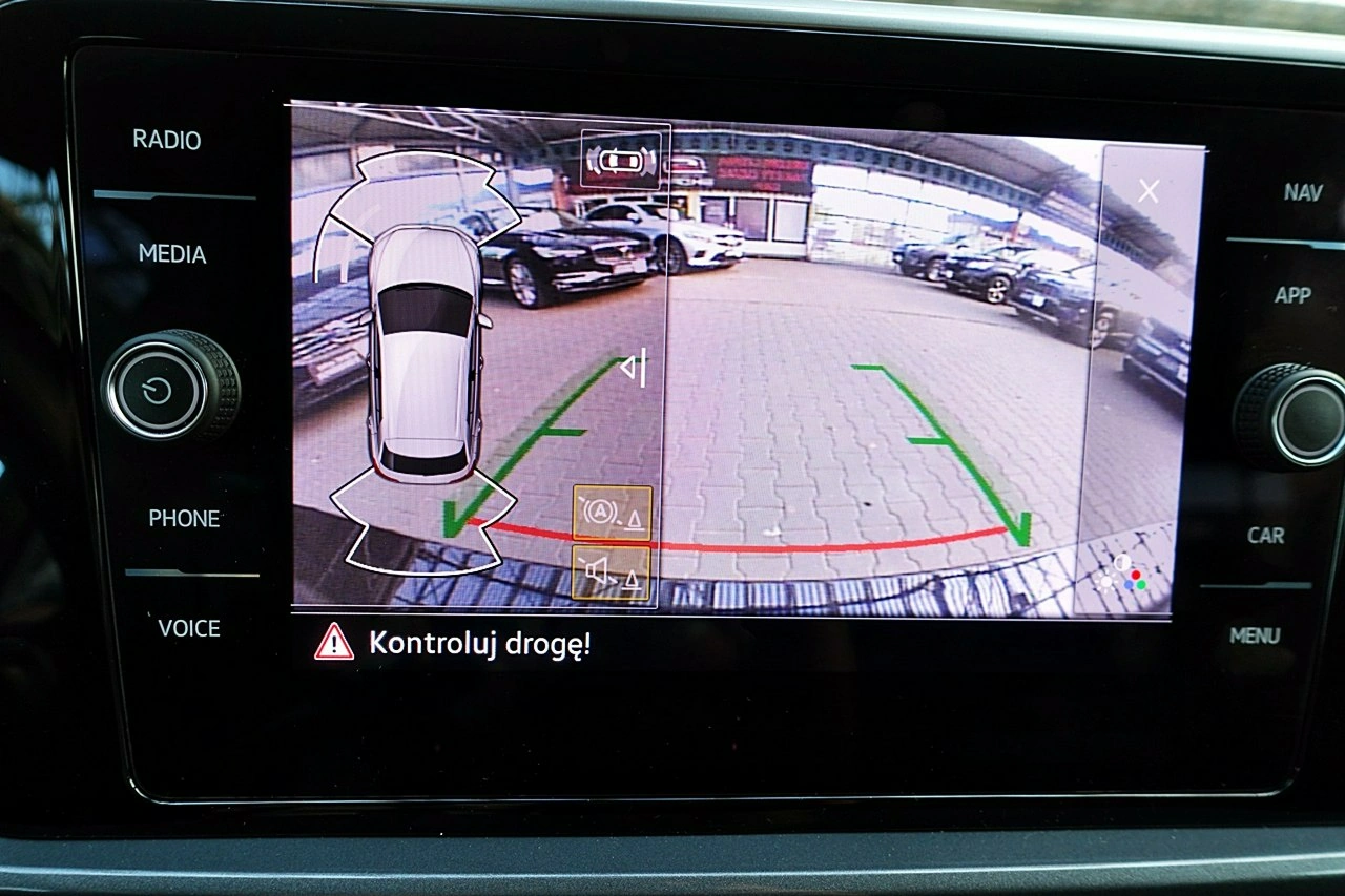 Volkswagen T-Roc - Zdjęcie 18