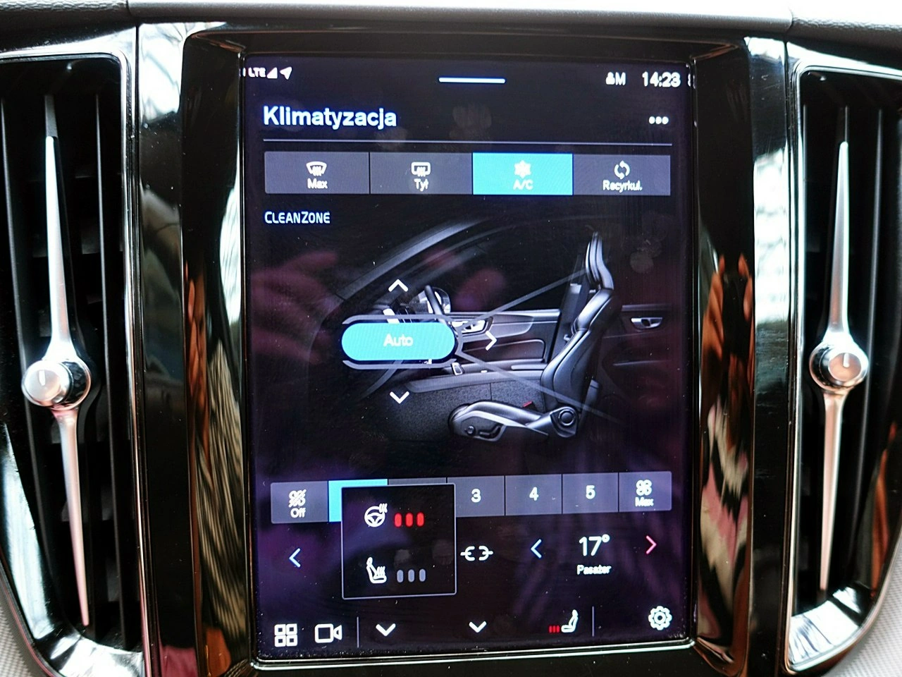 Volvo XC 60 - Zdjęcie 22