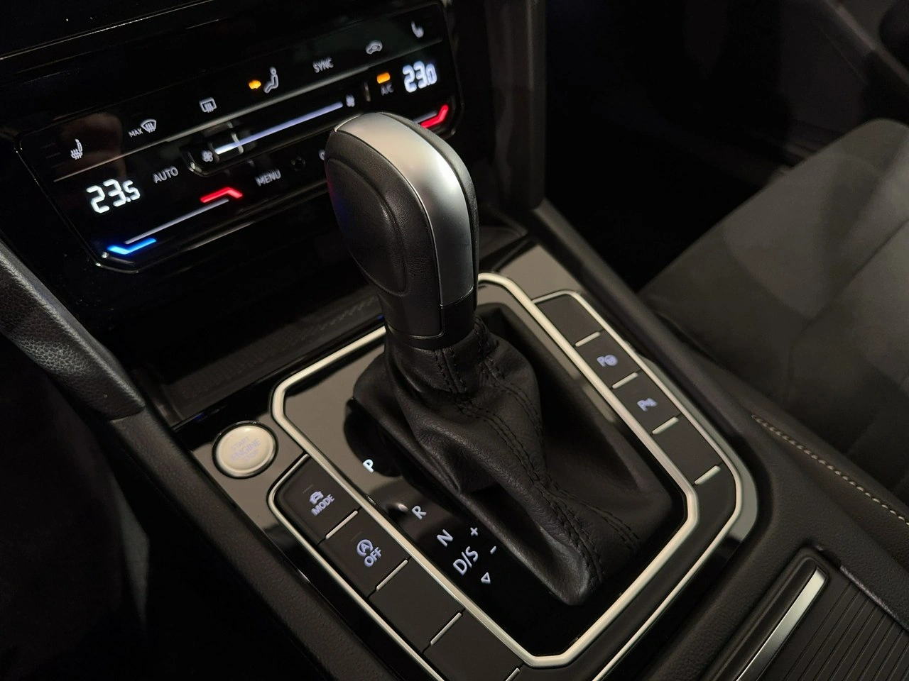Volkswagen Passat - Zdjęcie 25
