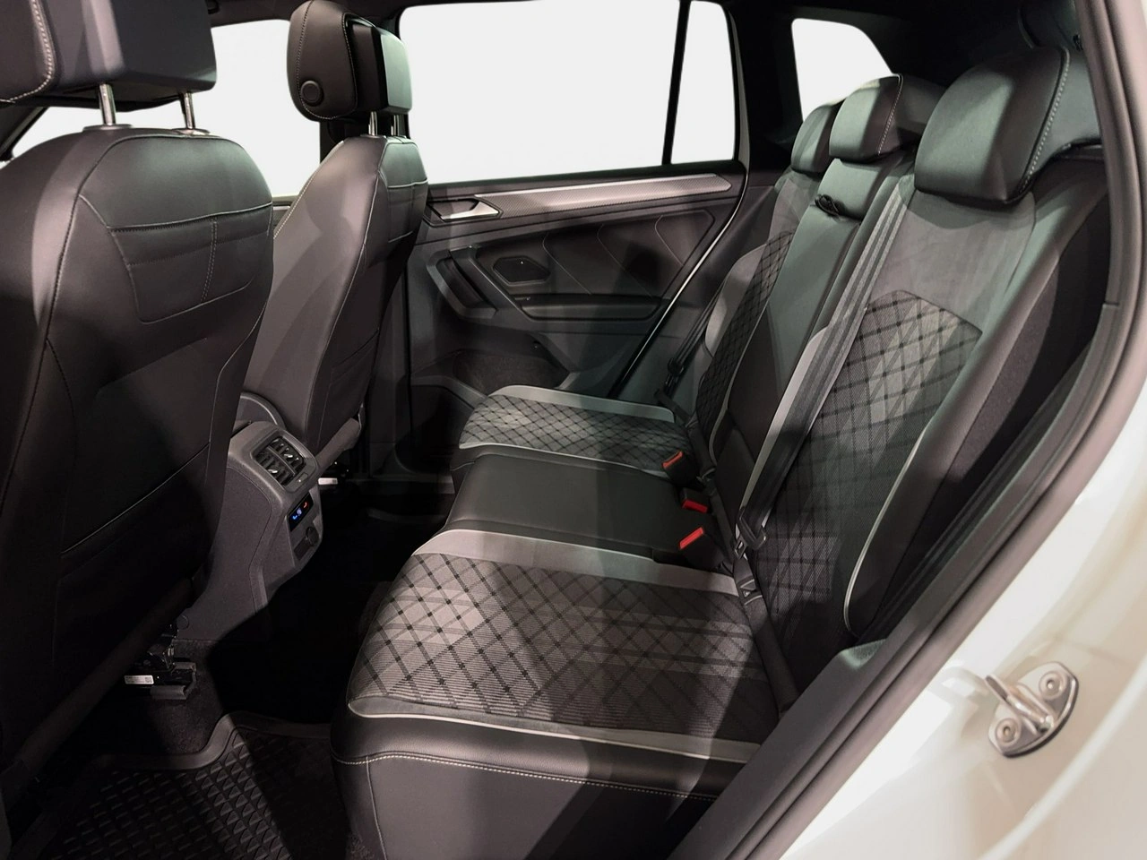 Volkswagen Tiguan - Zdjęcie 14
