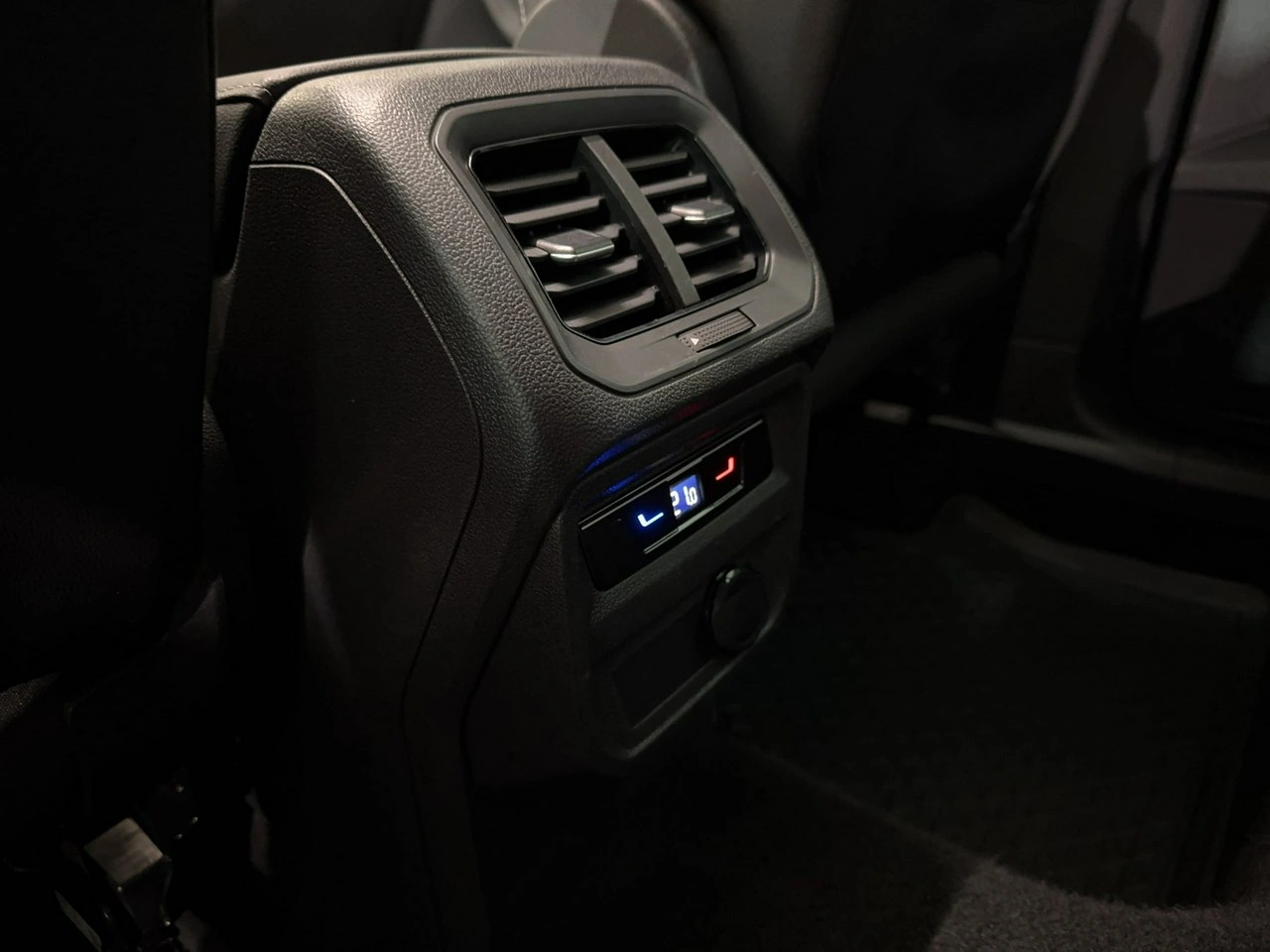 Volkswagen Tiguan - Zdjęcie 15