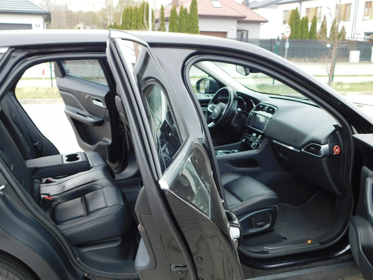 Jaguar F-Pace - Zdjęcie 9