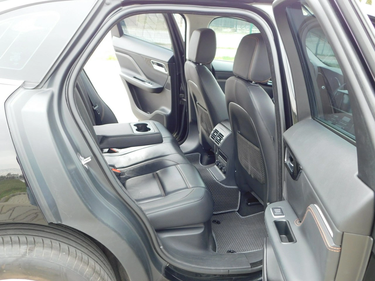 Jaguar F-Pace - Zdjęcie 10