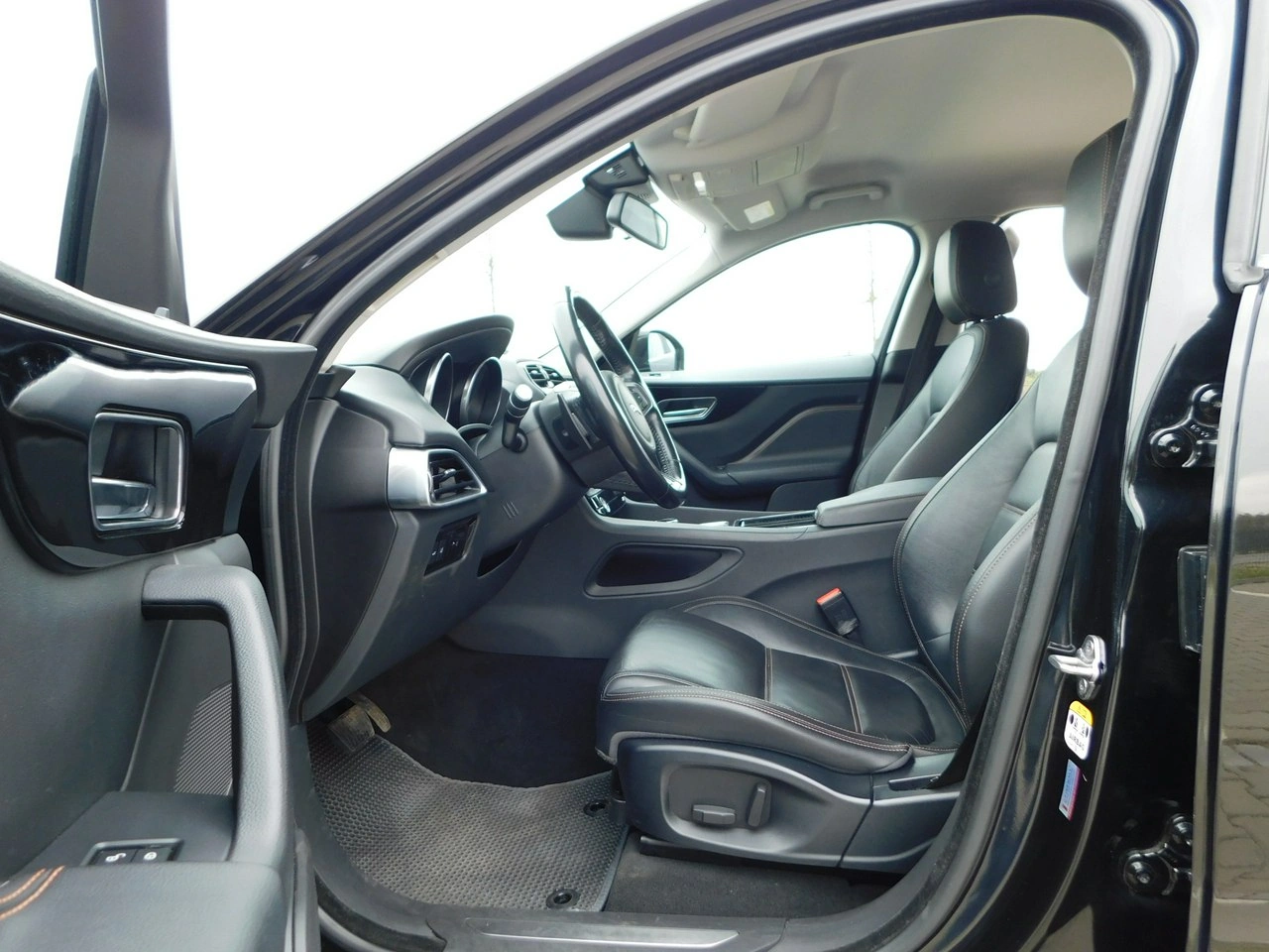 Jaguar F-Pace - Zdjęcie 14