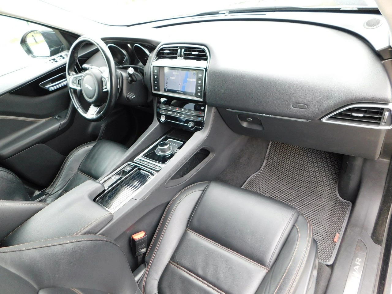 Jaguar F-Pace - Zdjęcie 7