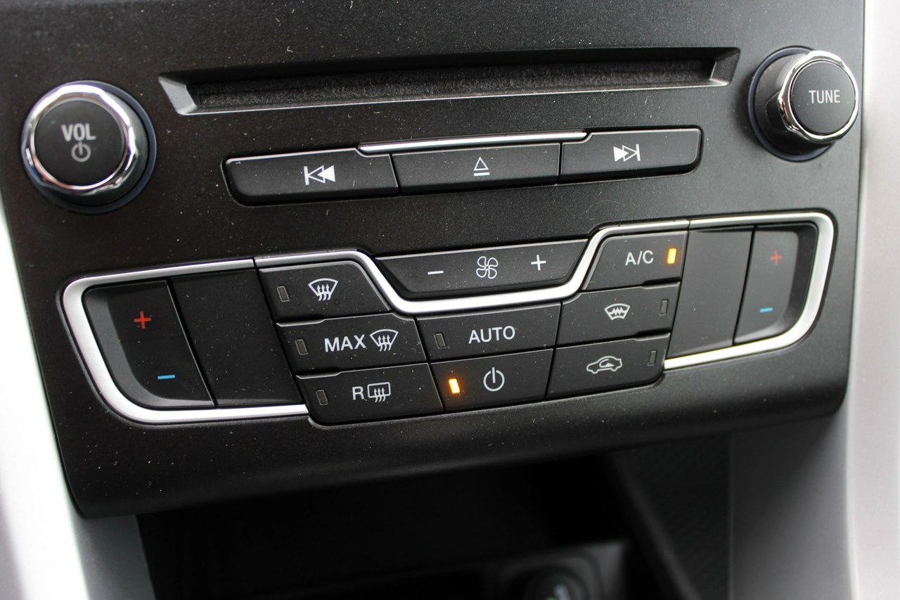 Ford Mondeo - Zdjęcie 22