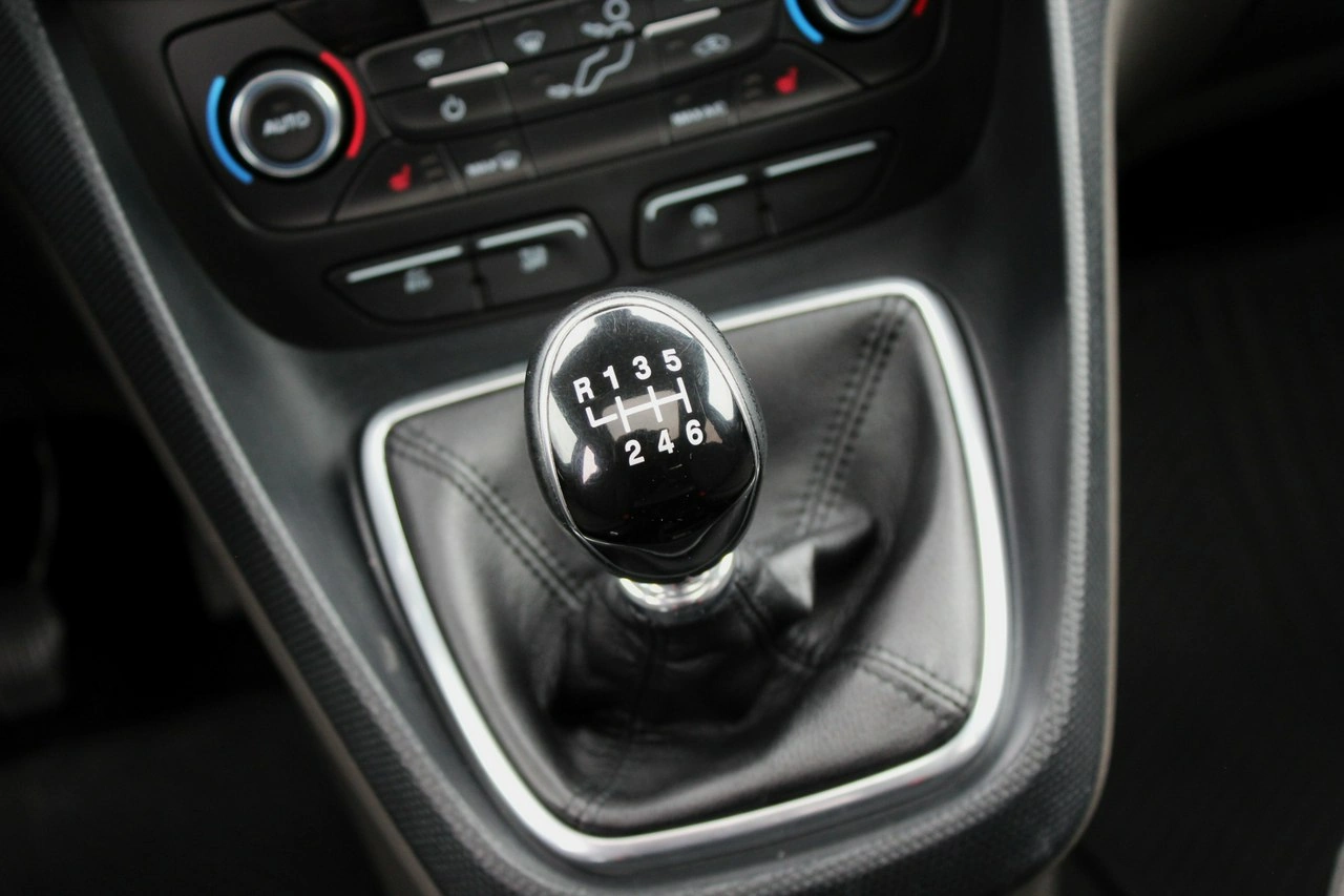 Ford Tourneo Connect - Zdjęcie 17