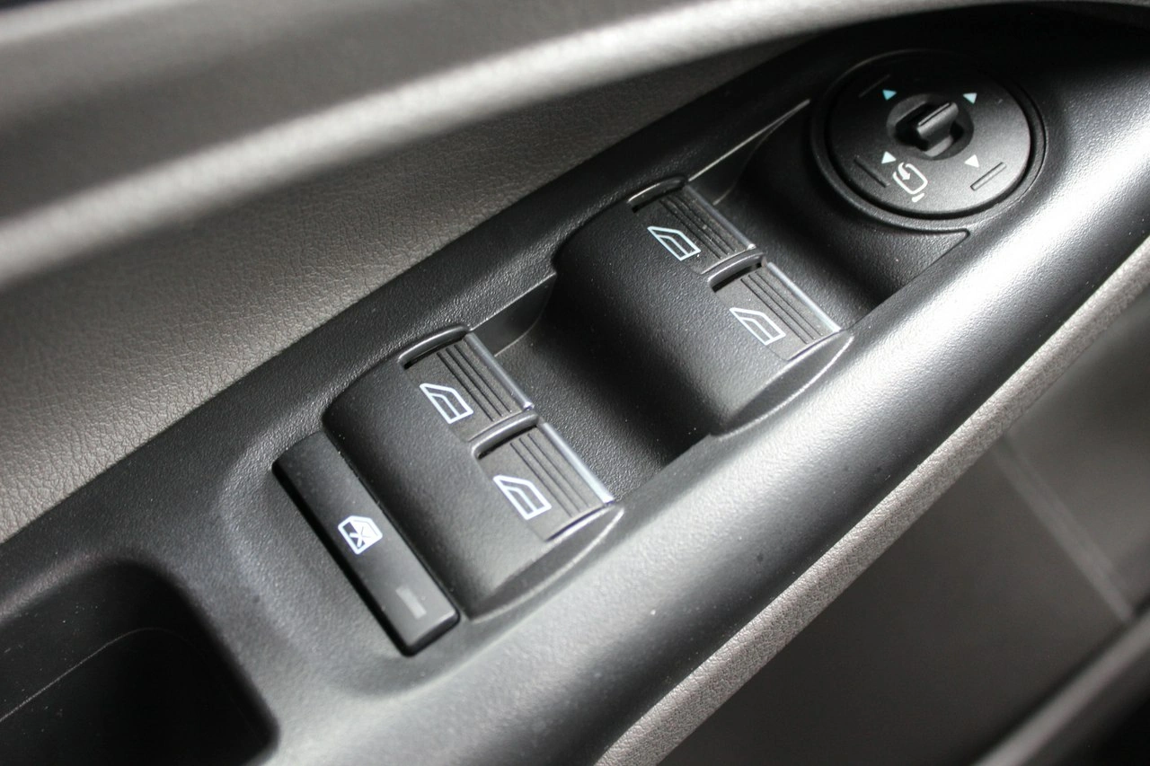 Ford Tourneo Connect - Zdjęcie 25