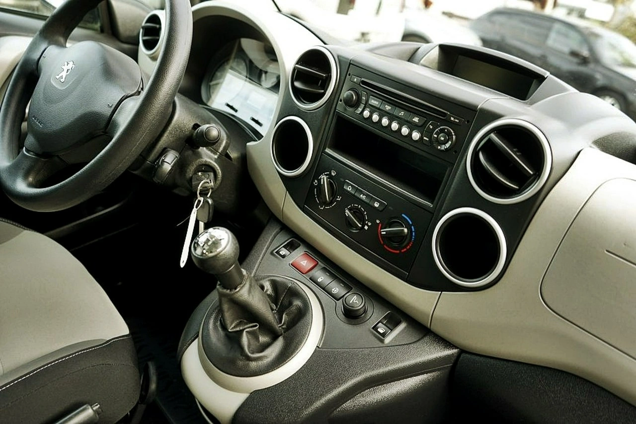 Peugeot Partner - Zdjęcie 20