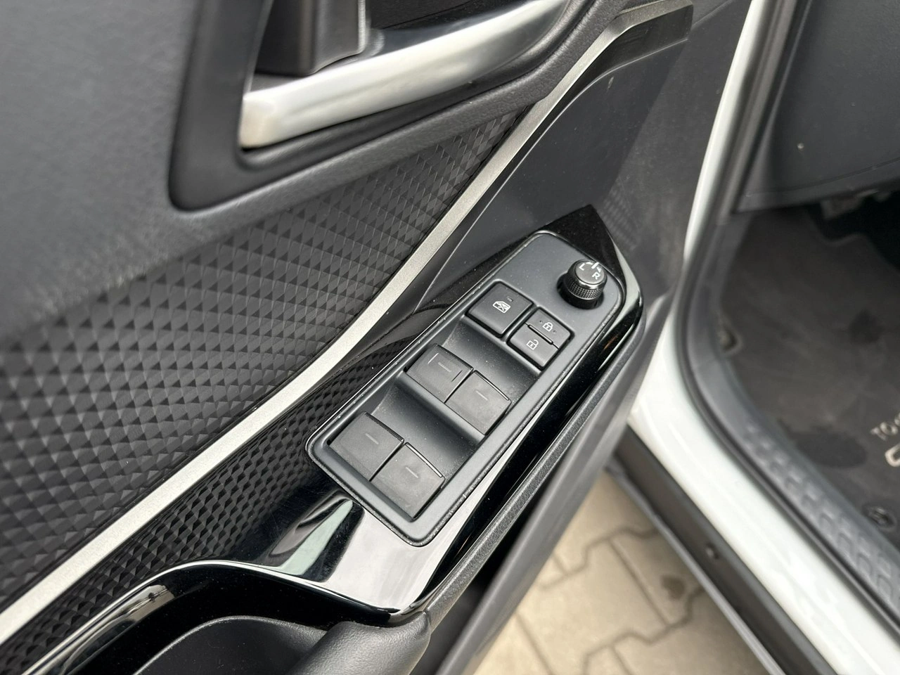 Toyota C-HR - Zdjęcie 11