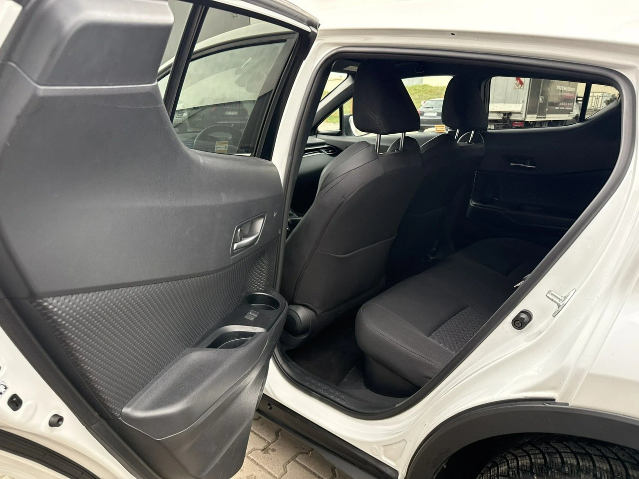 Toyota C-HR - Zdjęcie 13