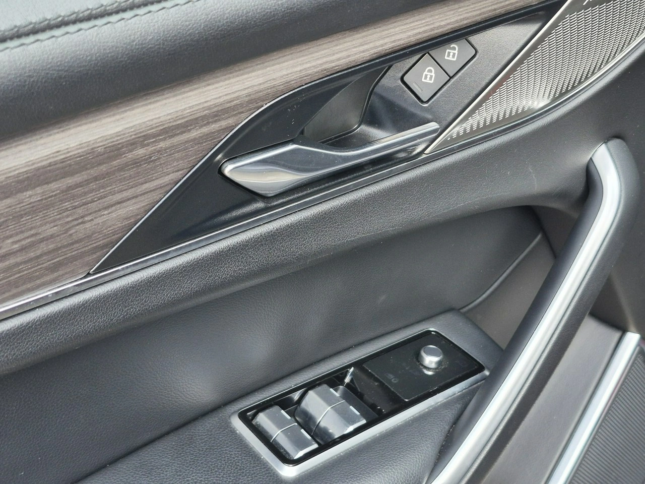 Jaguar F-Pace - Zdjęcie 17