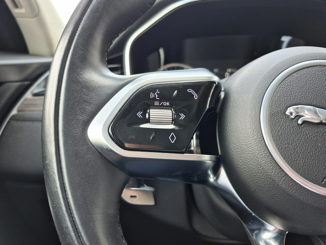 Jaguar F-Pace - Zdjęcie 29