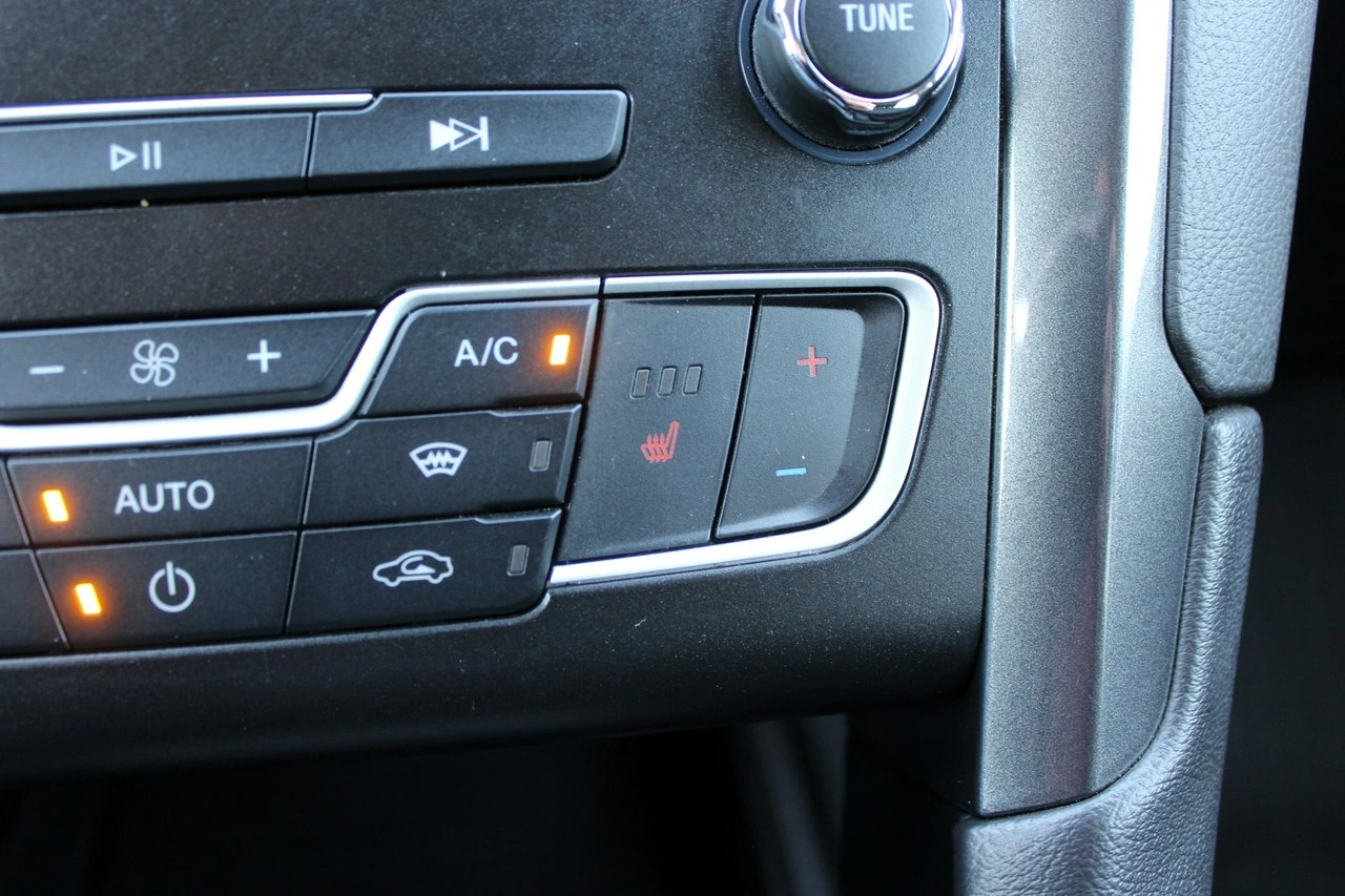 Ford Mondeo SW - Zdjęcie 24