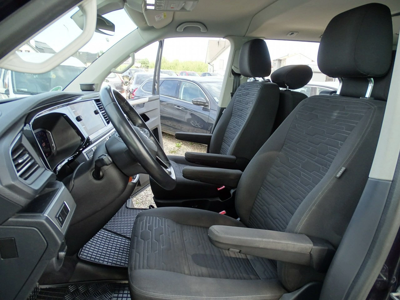 Volkswagen Multivan - Zdjęcie 17