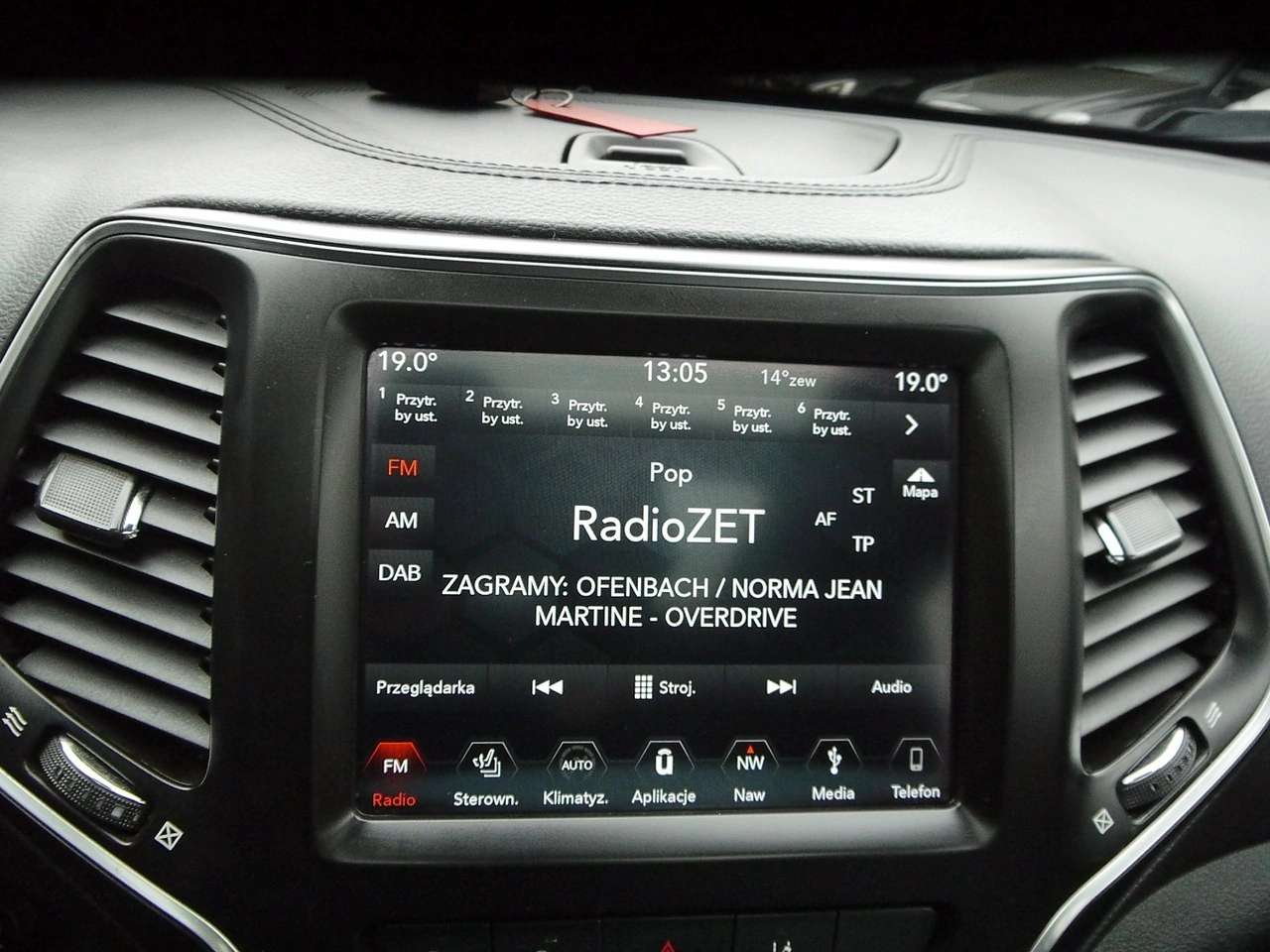 Jeep Cherokee - Zdjęcie 24