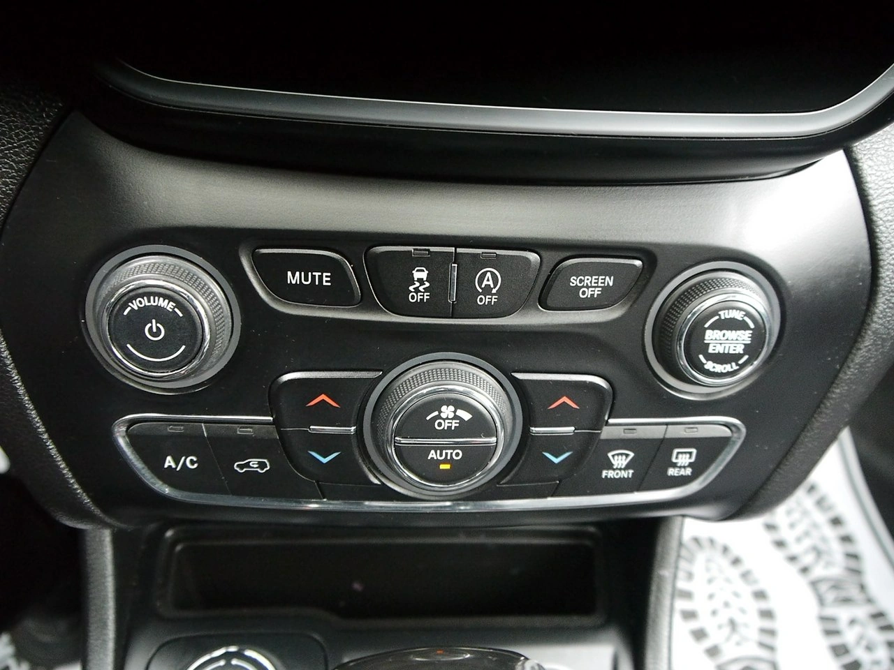 Jeep Cherokee - Zdjęcie 26