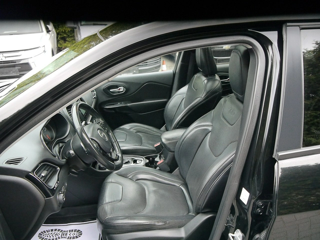 Jeep Cherokee - Zdjęcie 33