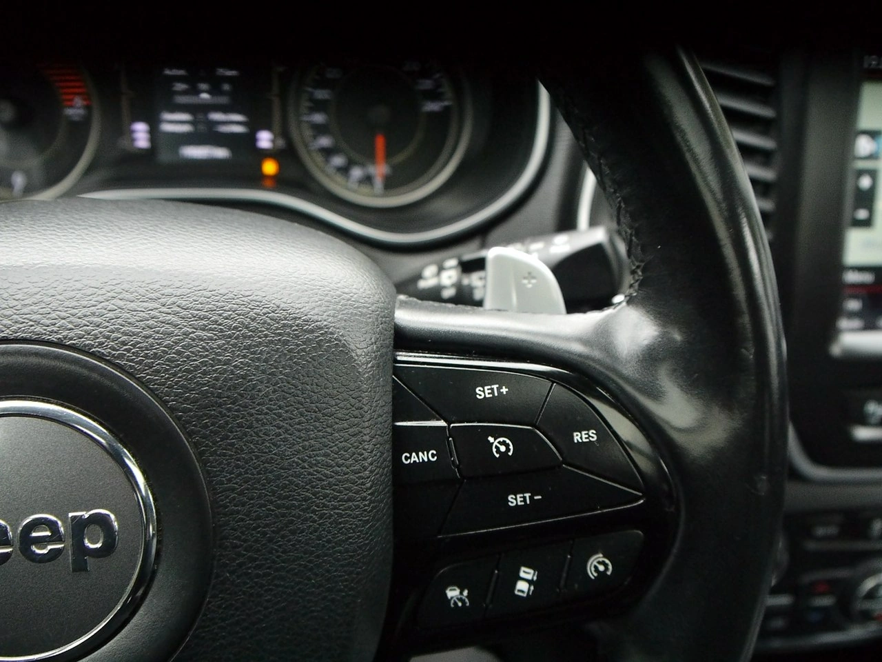 Jeep Cherokee - Zdjęcie 38