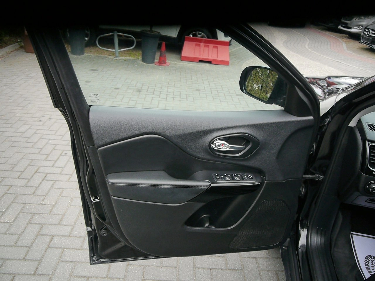 Jeep Cherokee - Zdjęcie 39